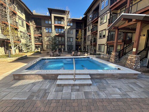 Main Level Private Entry-Steps from slopes