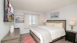 2 bedrooms, desk, iron/ironing board, travel cot - St. Augustine Getaway – Heated Pool, Beach Access & Free Activities (St. Augustine)