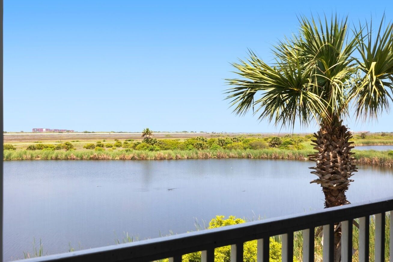 Lagoon-front home located in Beachtown - 4 Bedroom, 3.5 Bathrooms