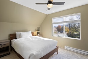 4 bedrooms, soundproofing, iron/ironing board, travel cot - Cozy Modern Home  (Lake Placid)