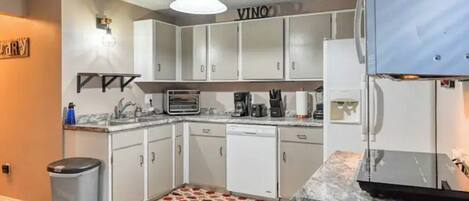 冷蔵庫、電子レンジ、コンロ、食器洗い機