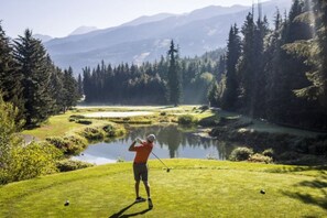 Golf - VillageMinimalistVibe - Views Free Parking Hot Tub (Whistler)