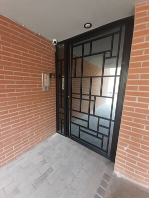 Exterior detail - New Bazaar Violin Passion Apartment (Tiranë)