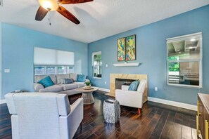 Smart TV, table tennis