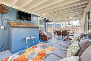 Smart TV, table tennis