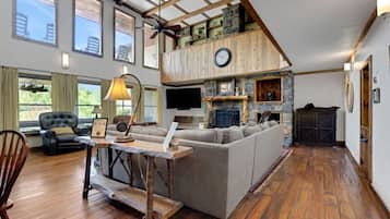 TV, fireplace
