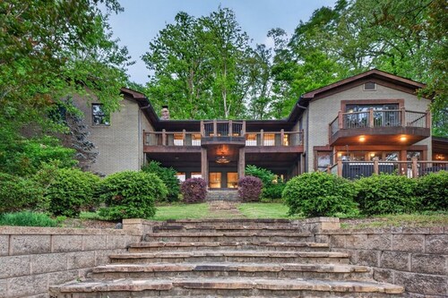 Laughing Bear Lodge 10k sqft On Trout Stream