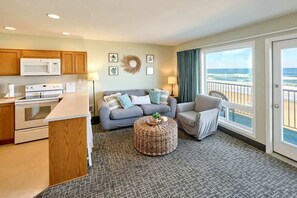 TV, DVD player, offices - Ocean View Suite - Beach And Pool Access! (Lincoln City)