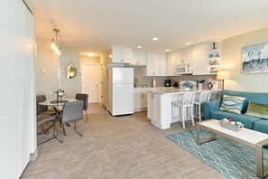 A compact living space with a kitchenette, dining area, and a sofa. - Stunning Oceanfront Suite - Full Kitchen - Pool and Hot Tub! (Lincoln City)