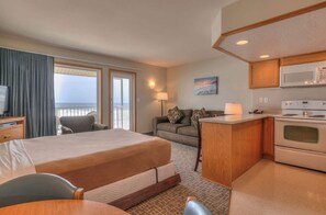1 bedroom, iron/ironing board, WiFi, bed sheets - Beachfront Suite with Ocean View, Full Kitchen, Pool & Hot Tub Access! (Lincoln City)