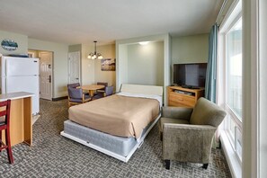 1 bedroom, iron/ironing board, WiFi, bed sheets - Oceanfront Suite - Sleeps 6 - Beach Access & Full Kitchen! (Lincoln City)