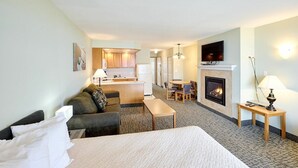 Unclassified image, 4 of 28, button - Stunning Oceanfront Suite - Full Kitchen - Heated Indoor Pool & Hot Tub! (Lincoln City)