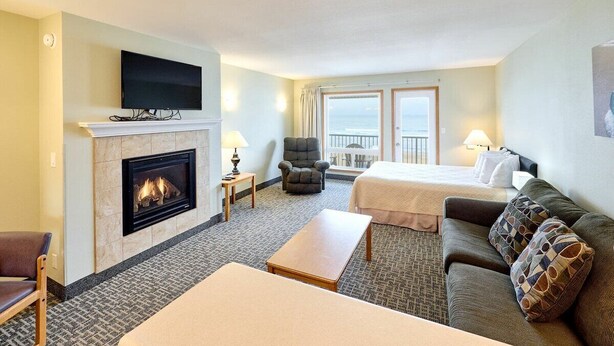Unclassified image, 1 of 28, button - Stunning Oceanfront Suite - Full Kitchen - Heated Indoor Pool & Hot Tub! (Lincoln City)