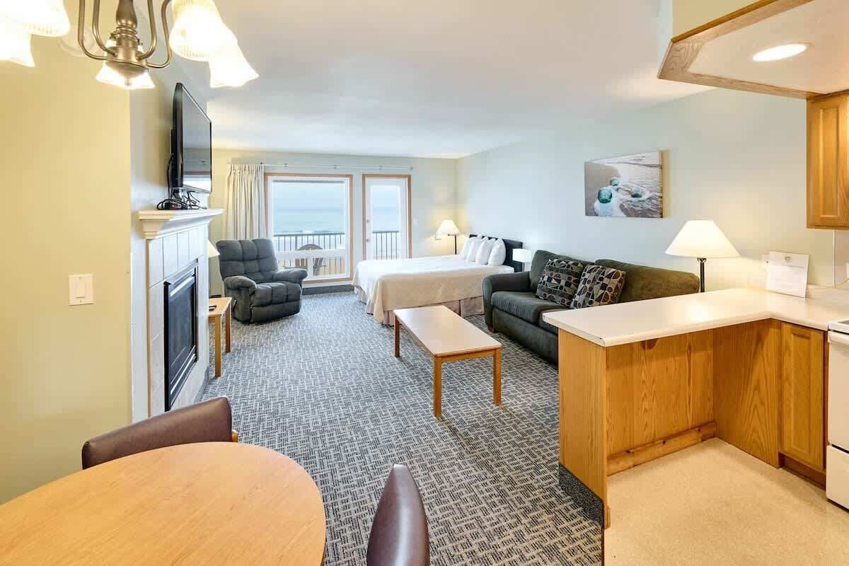 TV, fireplace, offices