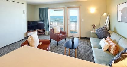 King Suite - Top Floor - Ocean View - Beach Access - Pool & Hot Tub!