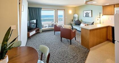 King Suite - Top Floor - Ocean View - Beach Access - Pool & Hot Tub!