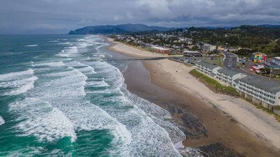Oceanfront Family Suite - Full Kitchen - Beautiful Views and Pool & Hot Tub Acce