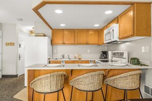 Fridge, microwave, oven, stovetop - Oceanfront Family Suite - Full Kitchen - Beautiful Views and Pool & Hot Tub Access! (Lincoln City)