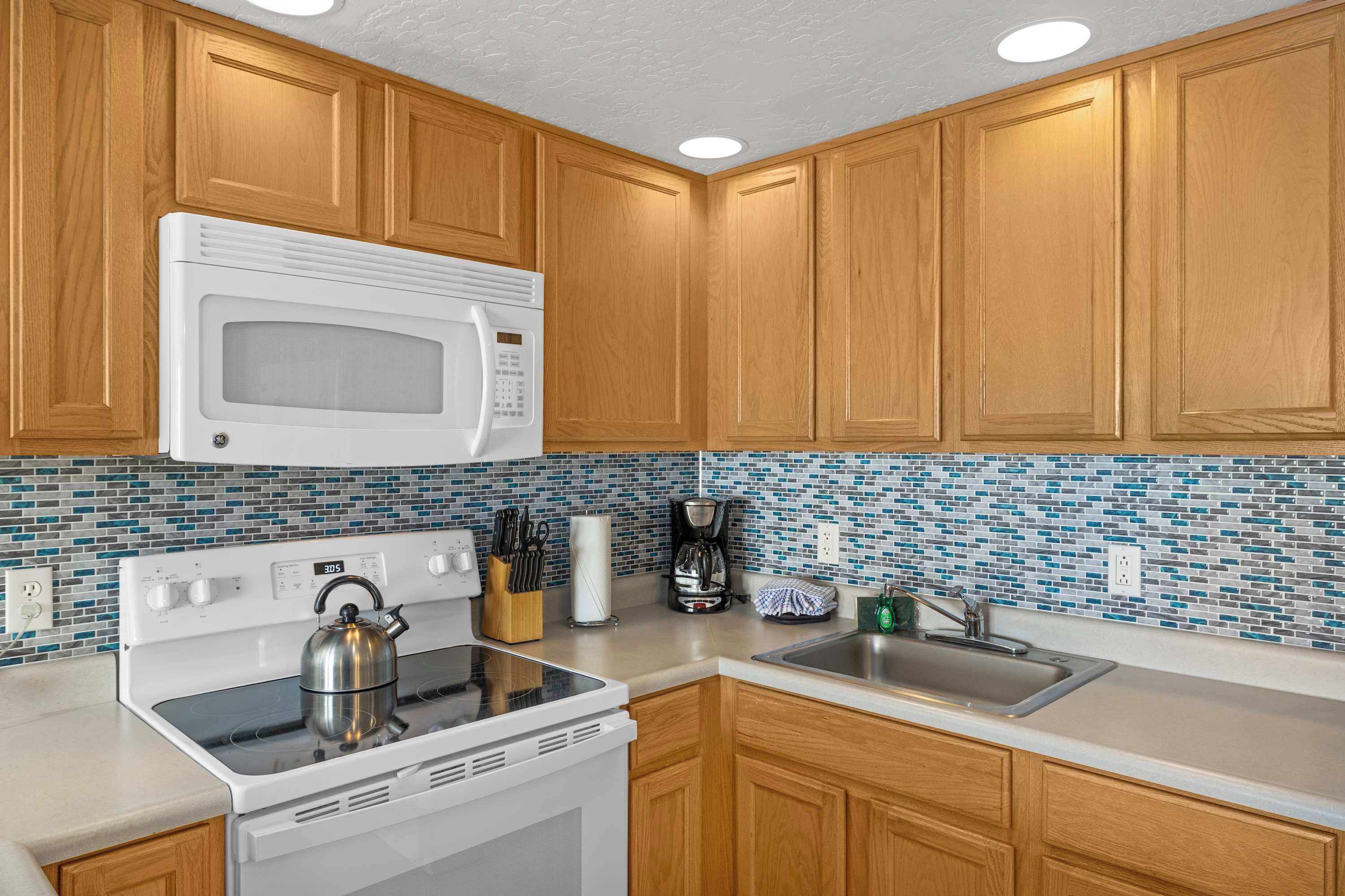 大型雪櫃/冰箱、微波爐、焗爐、爐具