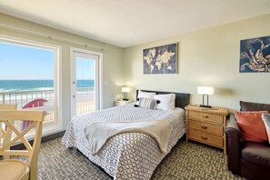 1 bedroom, iron/ironing board, WiFi, bed sheets - Amazing Ocean View Suite - Sleeps Six - Pool Access & Hot Tub! (Lincoln City)