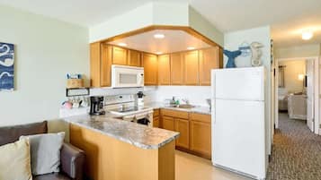 冰箱、微波炉、烤箱、炉灶