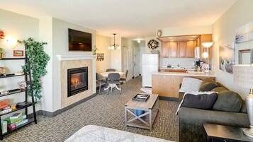 TV, fireplace, offices