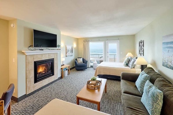 Televisio, takka, DVD-soitin, työhuone