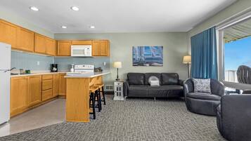 Televisión, reproductor de DVD y oficina