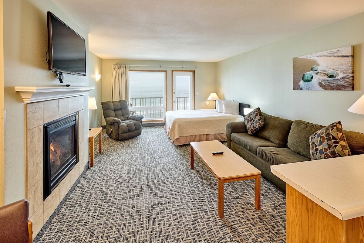TV, fireplace, offices