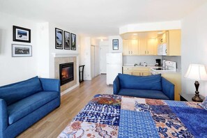 Fernseher, Kamin, Arbeitsbereiche