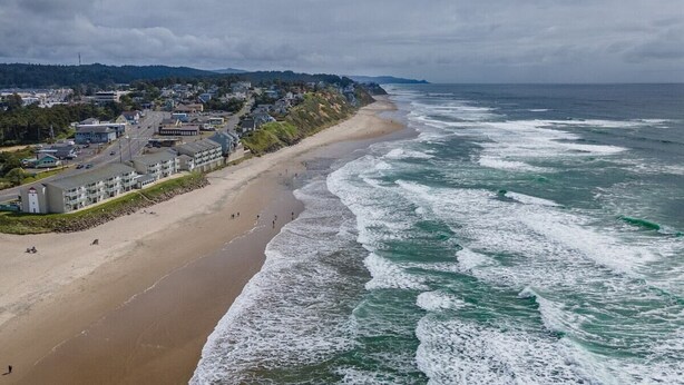 Beach - Ground Floor Studio, Beach Access, Pool & Hot Tub! (Lincoln City)