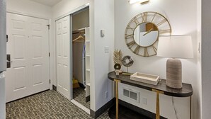 Interior - Ground Floor Studio, Beach Access, Pool & Hot Tub! (Lincoln City)