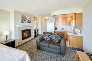 Interior - Fireplace Queen Studio - Ocean View - Pool & Hot Tub! (Lincoln City)
