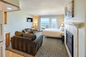 Iron/ironing board, WiFi, bed sheets - Fireplace Queen Studio - Ocean View - Pool & Hot Tub! (Lincoln City)