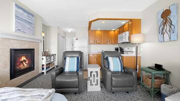 Fernseher, Kamin, DVD-Player, Arbeitsbereiche