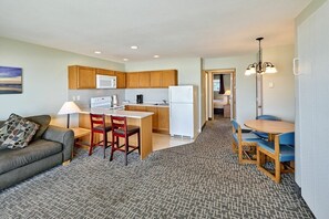 Unclassified image, 3 of 25, button - Corner Oceanview King Suite, Full Kitchen, Beach Access, Pool & Hot Tub! (Lincoln City)