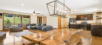 Bear's Den | 2 Homes, Hot Tub & Views⛰️ + Biltmore Pass