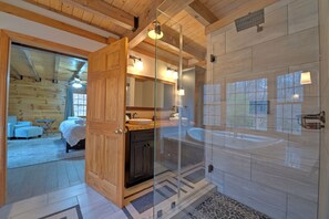 Dusche, Whirlpool, Haartrockner, Handtücher