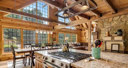 Hot Tub, Game Room & Valley Views + Biltmore Pass | Peaceful Mountain Lodge