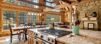 Hot Tub, Game Room & Valley Views + Biltmore Pass | Peaceful Mountain Lodge