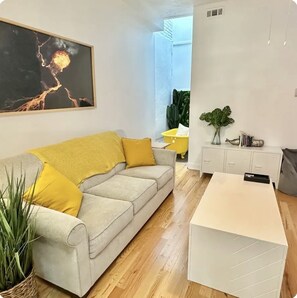 Living area - The Grove Haus (St. Louis)