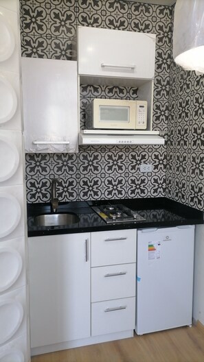 Fridge, microwave, stovetop, electric kettle