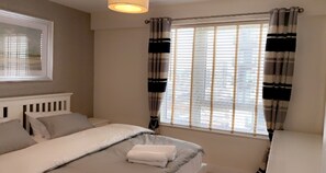 2 makuuhuonetta, silitysrauta/-lauta, ilmainen Wi-Fi, vuodevaatteet