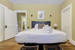 4 Schlafzimmer, Schreibtisch, Bügeleisen/Bügelbrett, WLAN