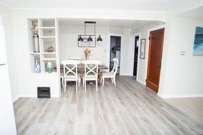 Dining - Fun Cottage for Friends and Family, Close by Lake, Fishing, Campfires, BBQ (Port Loring)