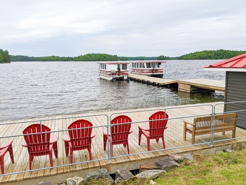 Fun Cottage for Friends and Family, Close by Lake, Fishing, Campfires, BBQ