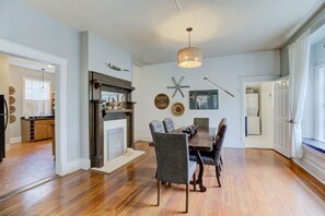 Unclassified image, 5 of 42, button