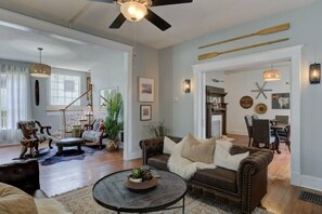 Unclassified image, 2 of 42, button