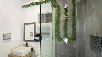Standard Shared Dormitory, Mixed Dorm (Dormitory 1) | Bathroom | Shower