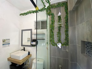Standard-yhteismajoitus, sekamajoitus (Dormitory 1) | Kylpyhuone | Suihku